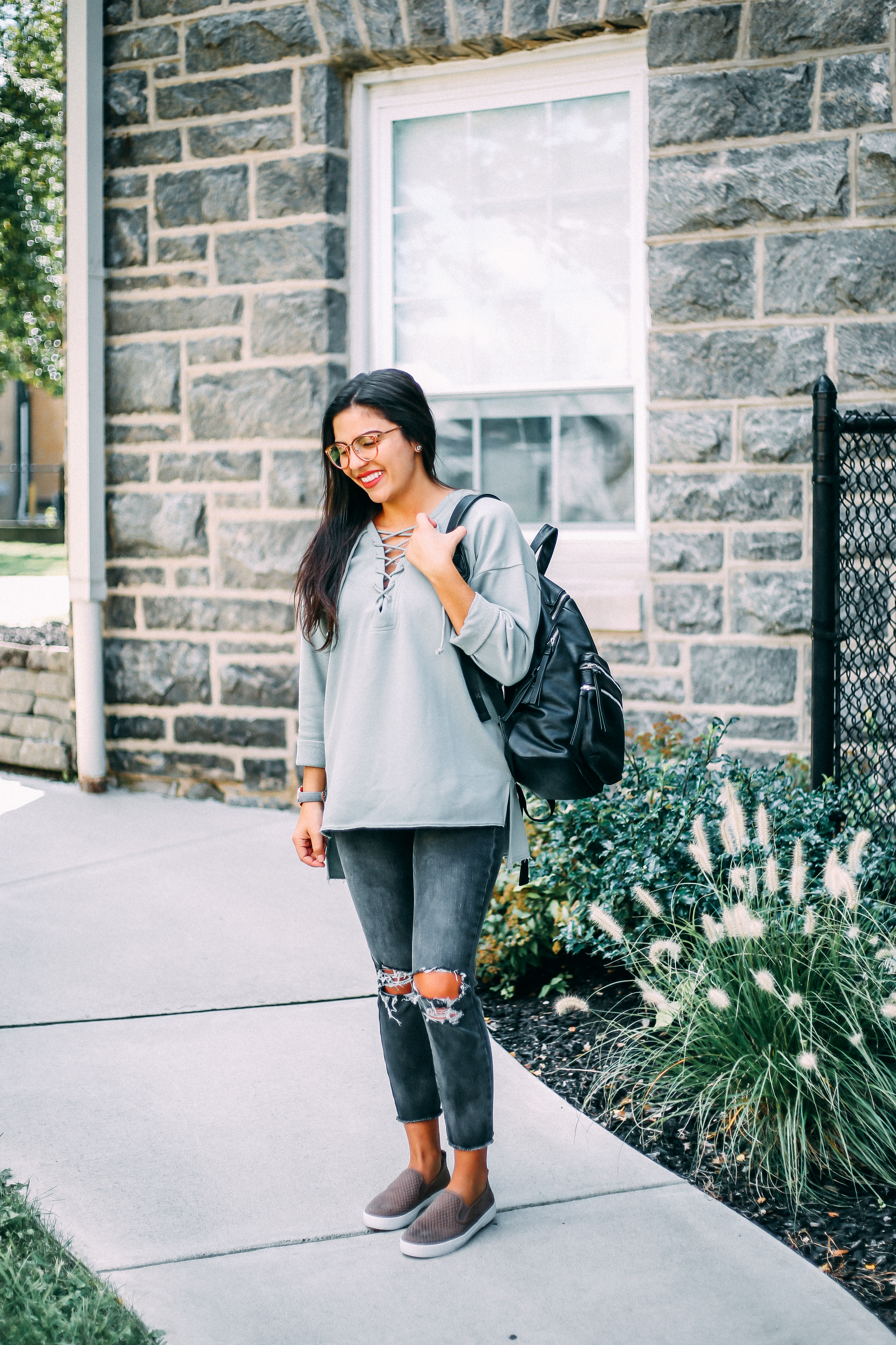 ripped-jeans-lace-up-sweatshirt-8