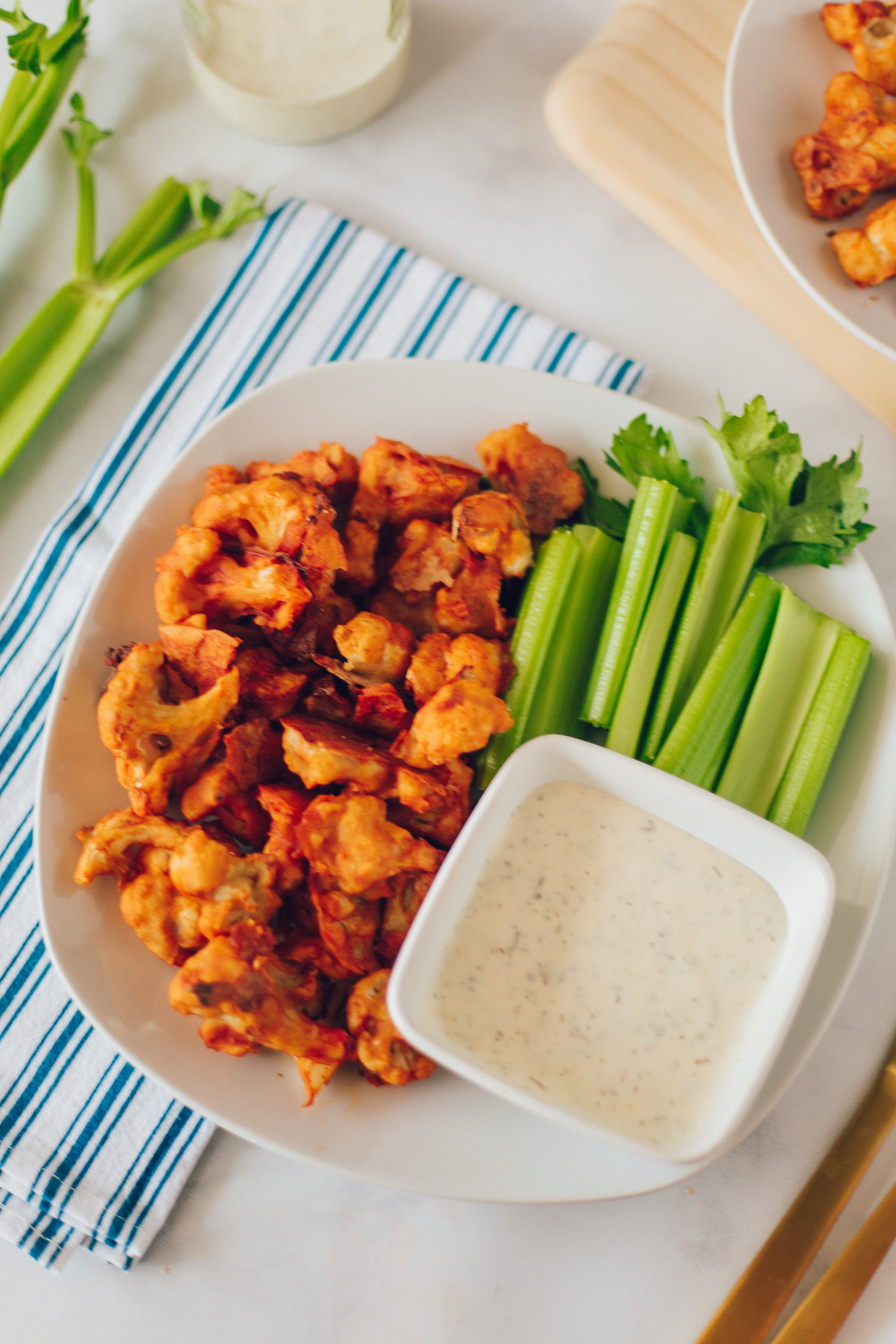 vegan-buffalo-cauliflower-wings-4